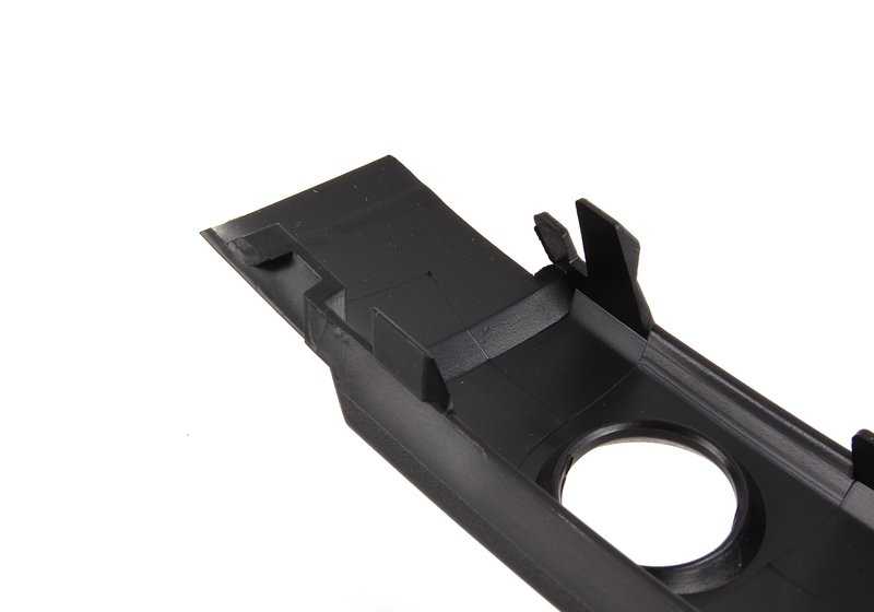 Rumper traseiro de moldagem central com sensor PDC OEM 51127030606 para BMW E46. BMW original.