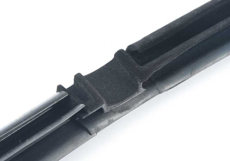 Sellado interior puerta trasera izquierda OEM 51357275319 para BMW F06, F12, F13. Original BMW.