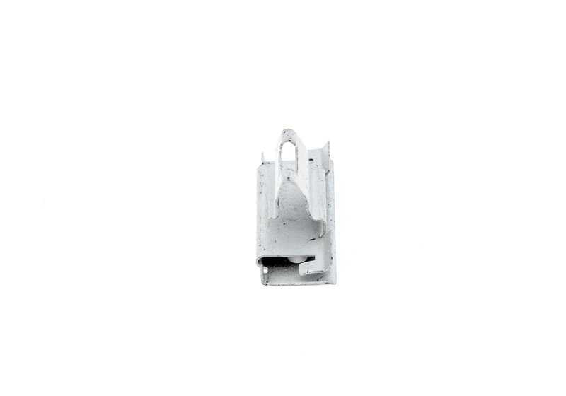 Grapa de fijación interior OEM 51419153356 para BMW Z4 E89. Compatible con molduras y paneles de puerta. Original BMW.