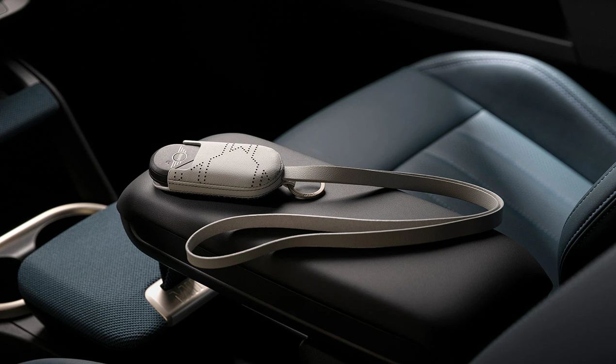 Portachiavi OEM 82205B30D95 per MINI F56, F66, J01, F65, J05, F67, U25... e altro ancora. MINI originale.