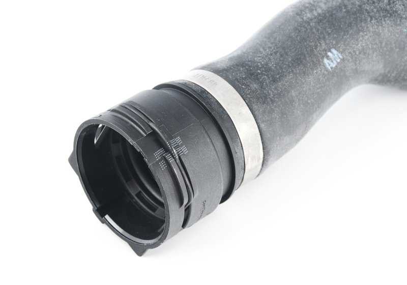 Manguera del radiador motor OEM 17128602638 para BMW G30, G31, G32, G11, G12 540i y 640i. Repuesto original BMW.
