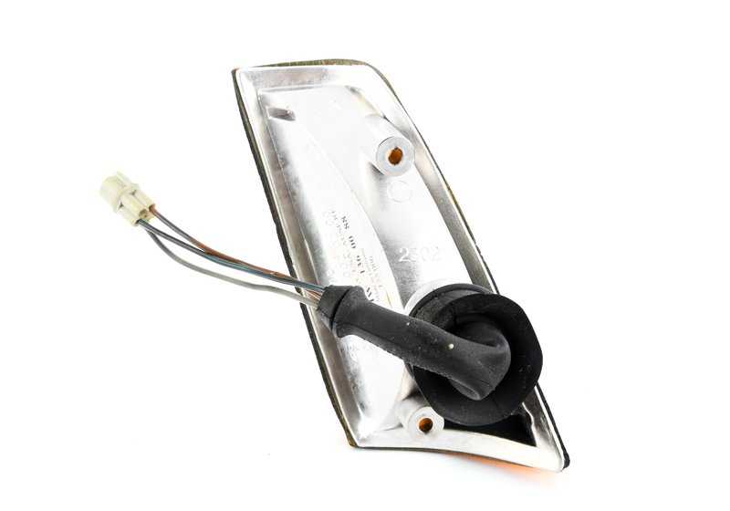 Intermitente lateral derecho OEM 63131360088 para BMW E21. Original BMW.