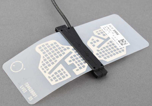 Antena de teléfono OEM 65209290621 para BMW F33, F33N, F83, F83N. Original BMW. Ideal para mejorar la recepción del móvil en tu coche. Montaje en parte trasera.