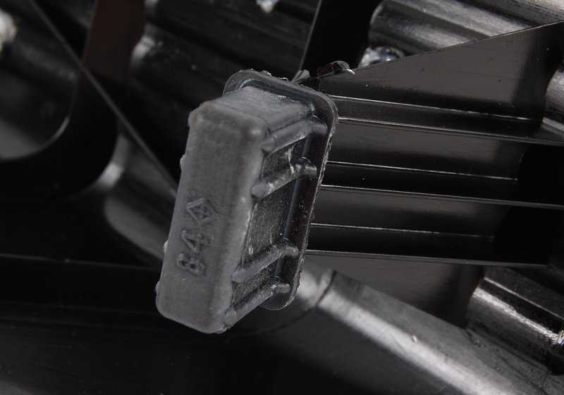 Revestimiento lateral con reposapiés M para BMW Serie 5 (E39). Original BMW. OEM 51432499065.