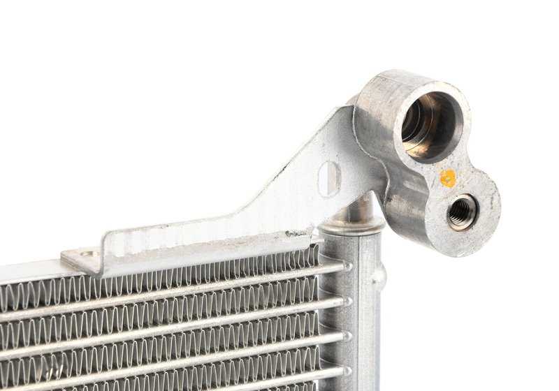 Radiador de aceite del motor OEM 17217560965 para BMW E60, E61. Original BMW.
