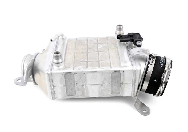 Intercooler OEM 17517589468 para BMW E70, E71. Original BMW.