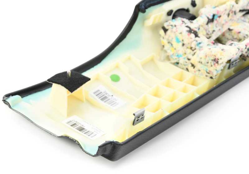 Revestimiento lateral trasero izquierdo OEM 51437337861 para BMW F33 y F83. Original BMW.