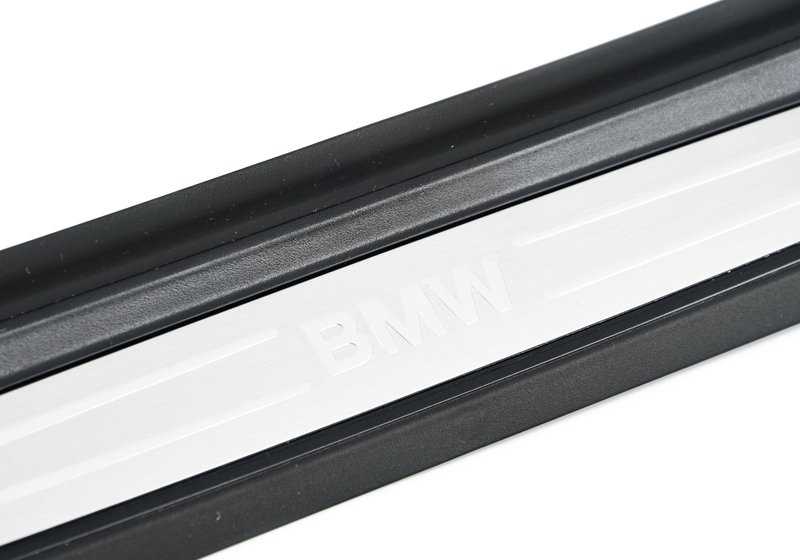 Embellecedor entrada puerta delantera OEM 51477410460 para BMW F20, F21. Pieza original BMW.