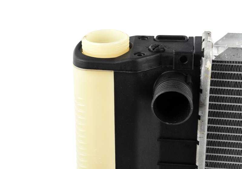 Radiador delantero OEM 17111719024 para BMW Serie 3 E30 con motor M40 y transmisión manual. Original BMW.