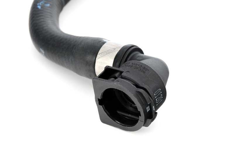 Tubo conexión bomba agua a bloque motor OEM 11537848505 para BMW F87, F80, F82, F83 M2, M3, M4 con motor S55. Repuesto original BMW.