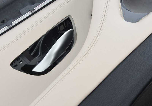 Panel interior puerta delantera izquierda en cuero beige (oyster) OEM 51417273059 para BMW F10, F10N, F11, F11N, F18, F18N. Repuesto original BMW.