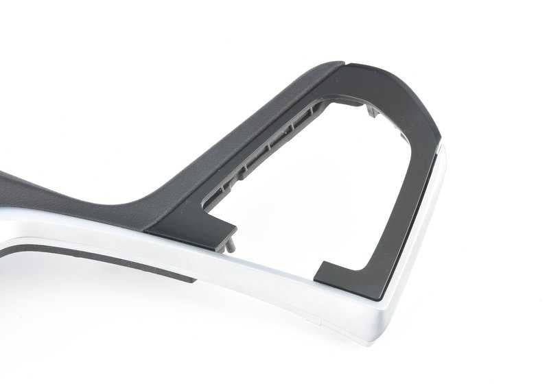 Embellecedor del volante OEM 32306869561 para BMW G30, G31. Compatible con versiones 518d, 520d (manual y automático). Pieza original BMW.