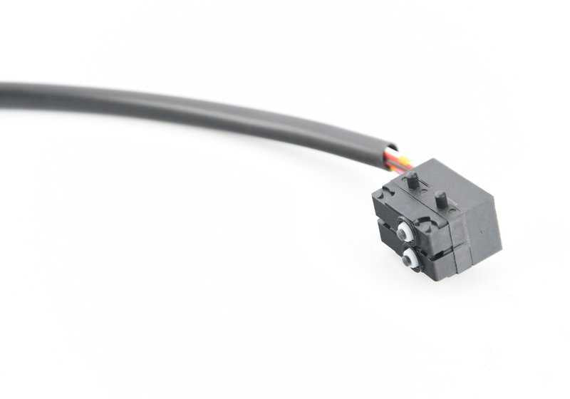 Interruptor microswitch cierre maletero OEM 61318355130 para BMW E34 {518g, 518i, 520i, 525i}. Original BMW.