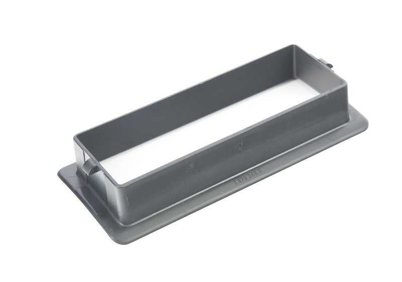 Tapa embellecedora negra OEM 52208102702 para BMW E34 y E32. Compatible con modelos 518i, 520i con distintas variantes de motorización y transmisión. Original BMW.
