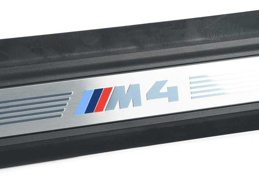 Embellecedor entrada puerta izquierda OEM 51478063797 para BMW F82 y F82N. Original BMW.