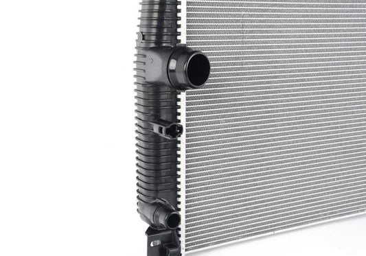 Radiador de refrigerante OEM 17118666740 para BMW Serie 3 G20 y Serie 4 G22, G23. Repuesto original BMW.