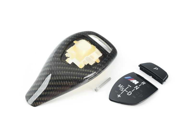 Embellecedor palanca cambios M Performance carbono OEM 61312250703 para BMW F10, F11, F06, F12, F13. Compatible con modelos con cambio automático deportivo. Original BMW.