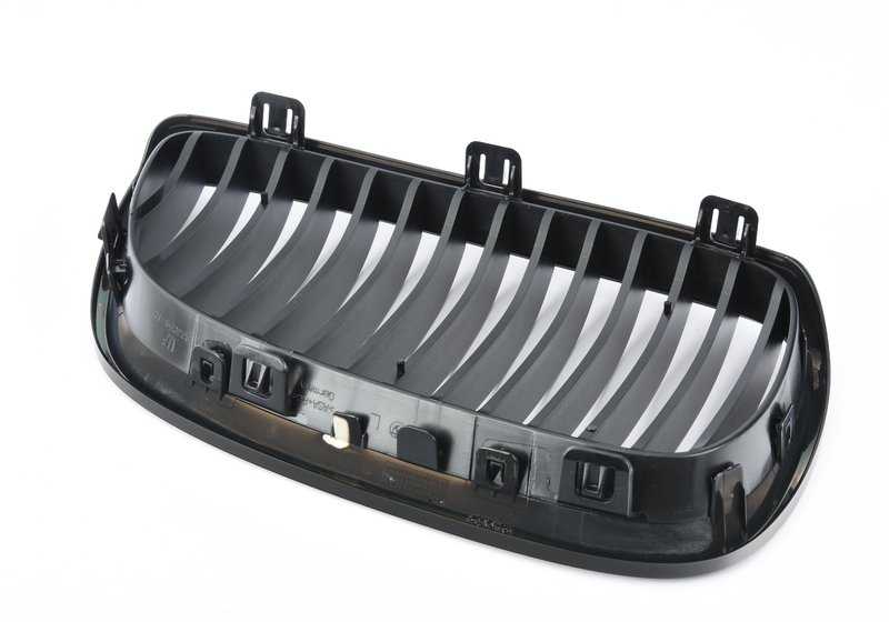 Rejilla embellecedora cromada negra izquierda OEM 51137979349 para BMW E90, E91, E92, E93. Original BMW.