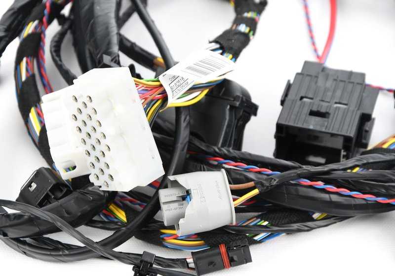 Cavo di riparazione a destra OEM Parte frontale 61119182516 per BMW E90 316i (N45/N43), 318D (M47). Compatibile con i modelli realizzati tra il 2005 e il 2008. BMW originale.