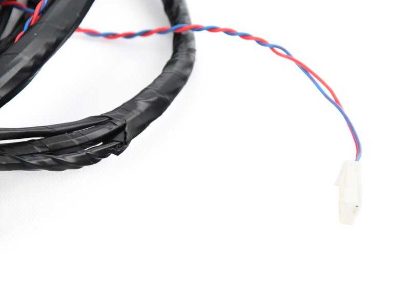 Cavo di riparazione a destra OEM Parte frontale 61119182516 per BMW E90 316i (N45/N43), 318D (M47). Compatibile con i modelli realizzati tra il 2005 e il 2008. BMW originale.