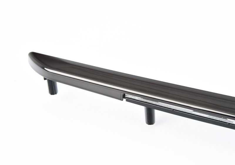 Moldura decorativa delantera derecha negro cromado OEM 51418063550 para BMW F82 y F83 (incluye M4, M4 CS, M4 GTS). Original BMW.