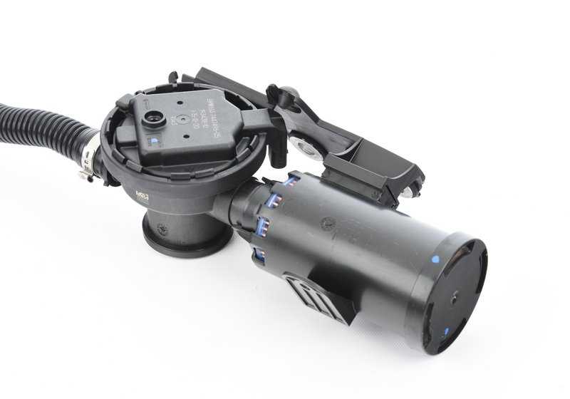Tubo de ventilación con módulo de diagnóstico de fugas OEM 16137373623 para BMW F90 (M5, M5 CS), G30 (520i). Original BMW.