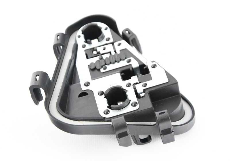 Porta lámparas luz trasera derecha OEM 63217313048 para BMW Serie 3 F31 (316d, 316i) años 2012-2015. Original BMW.