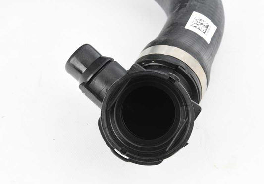 Tubo del radiatore del motore OEM 17128662841 per BMW F23, F30, F31, F32, F33, F34, F36. Compatibile con varianti M240i, 340i e XDrive. BMW originale.