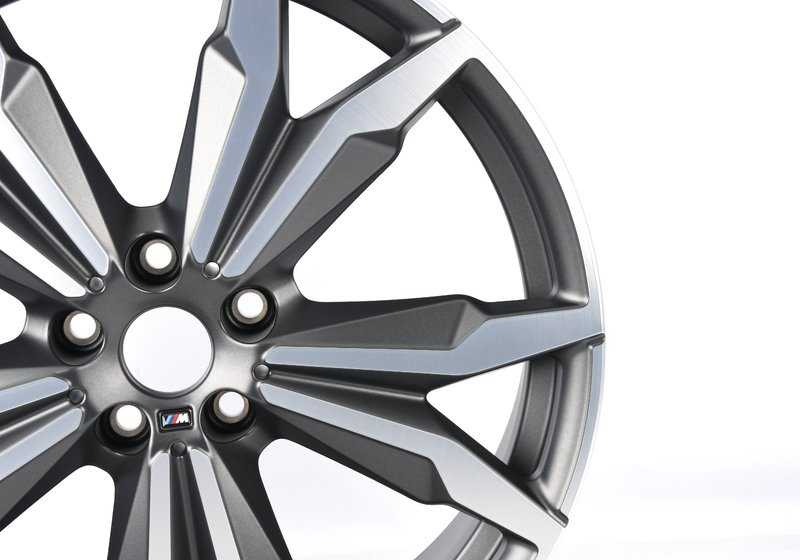 Alloy Tire M Double Radio 717 OEM 36108008659 para BMW X1 F48, F48N e X2 F39. BMW original.