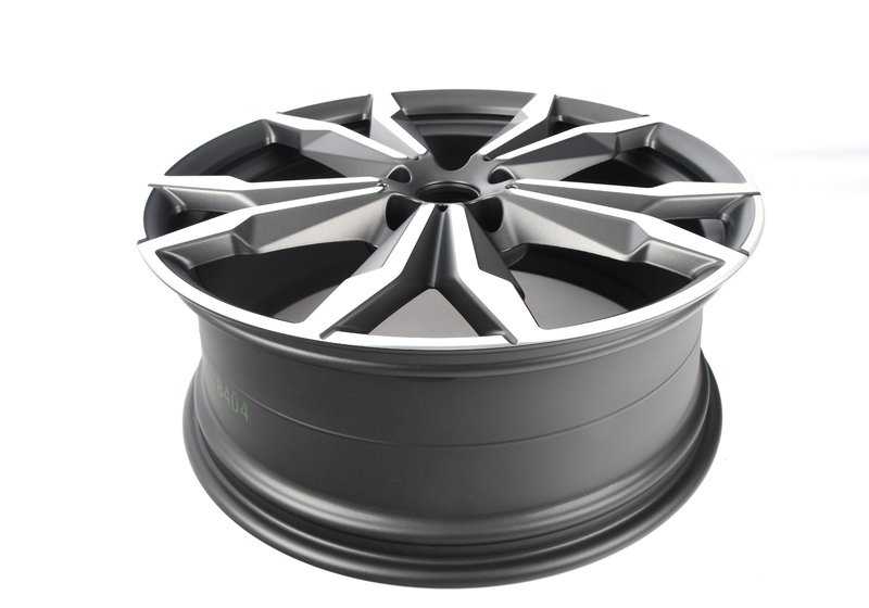 Alloy Tire M Double Radio 717 OEM 36108008659 para BMW X1 F48, F48N e X2 F39. BMW original.