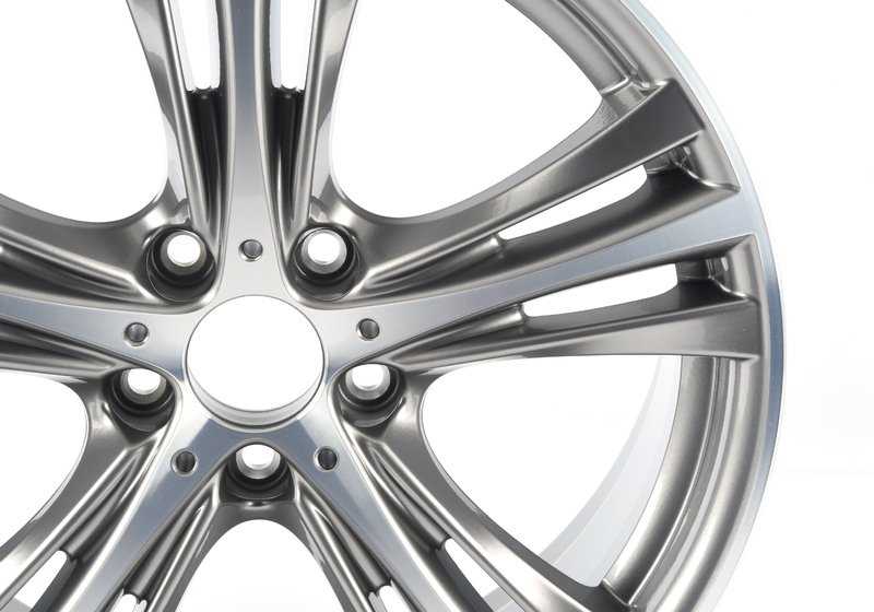 Llanta de aleación diseño estrella 407 OEM 36116857565 para BMW F30, F31, F32, F33, F36. Original BMW.