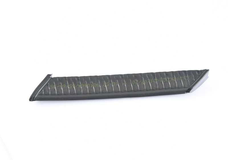 Embellecedor lateral delantero derecho OEM 51139803778 para MINI R55, R56, R57, R58, R59, R60, R61. Original MINI.