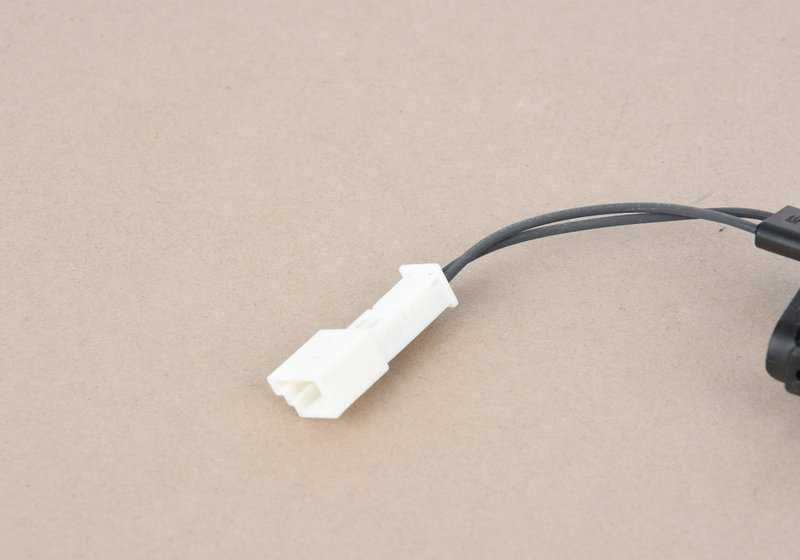 Sensor de temperatura OEM 61277639893 para BMW F45, i3 I01, i8 I12. Compatible con 225xe y i3 120Ah (con o sin Rex). Instalado en sistemas de refrigeración de batería. Original BMW.