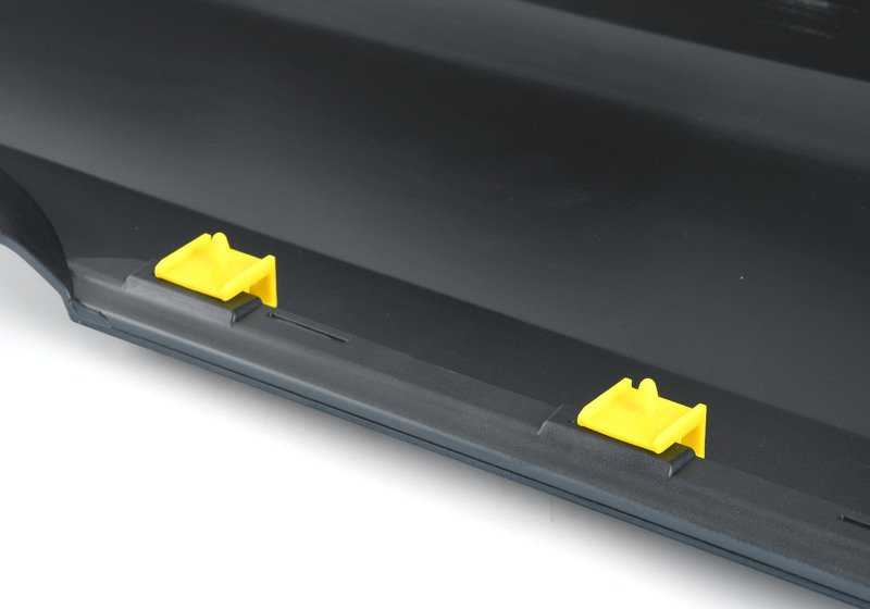 Moldura lateral izquierda imprimada OEM 51777173919 para BMW E92, E92N, E93, E93N. Original BMW.