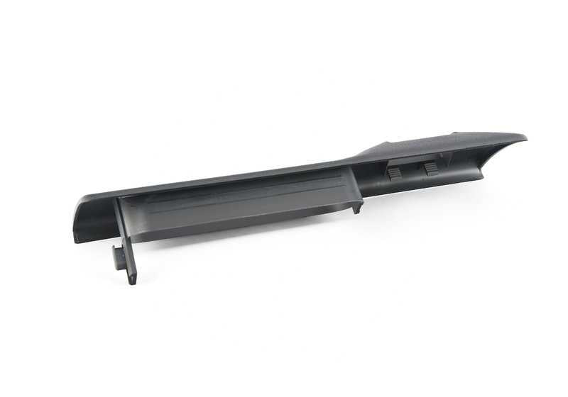 Embellecedor lateral derecho negro OEM 52201951542 para BMW E32. Pieza original BMW. Ideal para restaurar el interior o sustituir parte de la moldura lateral del reposacabezas trasero.