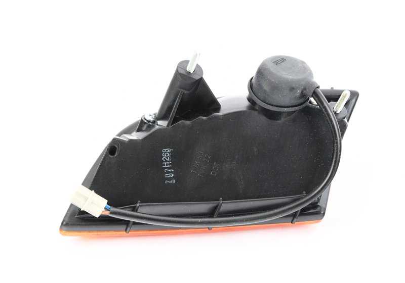 Piloto intermitente y luz de posición derecha OEM 63131361888 para BMW E24. Original BMW.