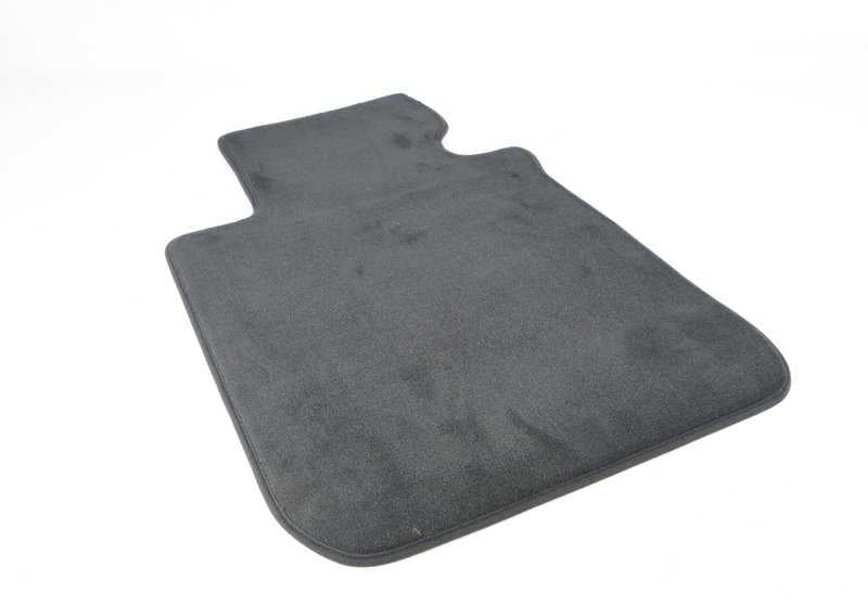Juego de alfombrillas de terciopelo OEM 51477316500 para BMW E88. Original BMW.