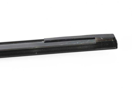 Moldura exterior trasera izquierda en negro brillante OEM 51222427419 para BMW E39 520d, 520i (todos los modelos detallados). Original BMW.
