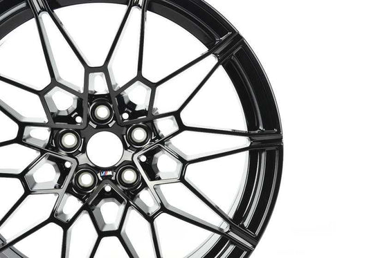 Llanta de aleación original BMW M Doble Radio 826 Jet Black 19” OEM 36108093838 para BMW G80, G81, G82, G83. Compatible con versiones M3 y M3 Competition. Ideal para eje delantero. Original BMW.