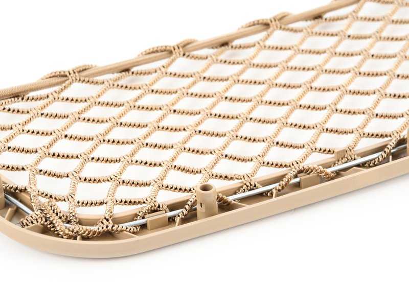 Red de almacenamiento para el reposapiés delantero OEM 51476967996 para BMW E60, E61. Original BMW.