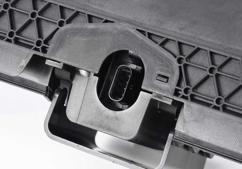 Compuerta de aire inferior OEM 51137497215 para BMW Serie 7 {G11, G12} todos los modelos compatibles. Original BMW.