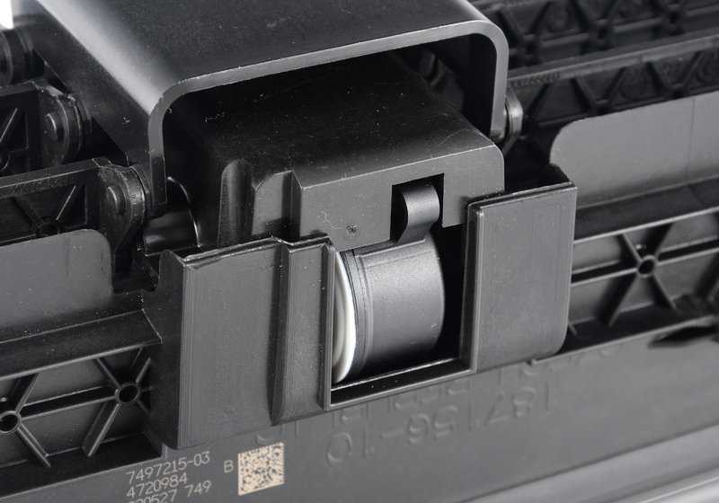 Compuerta de aire inferior OEM 51137497215 para BMW Serie 7 {G11, G12} todos los modelos compatibles. Original BMW.
