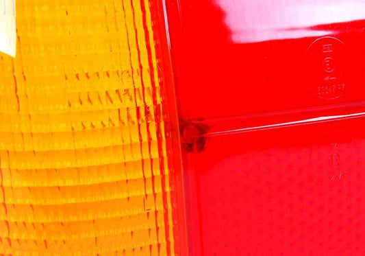 Tulipa trasera izquierda OEM 63211368017 para BMW E24 628CSi y 630CS. Modelos compatibles: E24 (628CSi, 630CS) de 1976 a 1987. Repuesto original BMW.