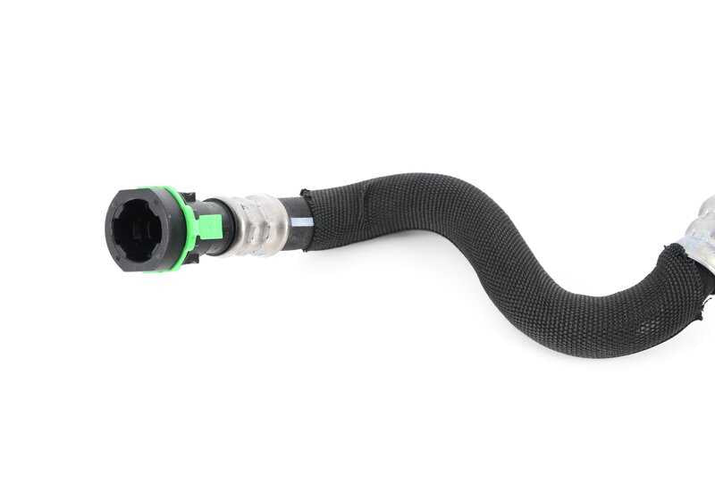 OM 17227577640 Tubo de retorno do radiador de óleo para BMW E84, E90, E91, E92. Compatível com modelos XDrive 325i com motor N52 e N53. BMW original.