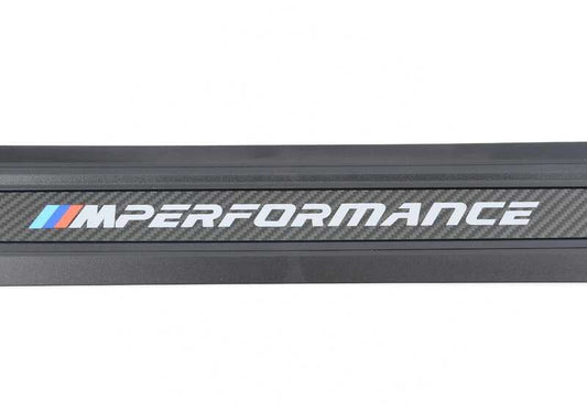 Protector de umbral entrada M Performance carbono OEM 51472460362 para BMW F32 (418d, 418i) desde 2015 hasta 2020. Mejora el diseño deportivo con inserción de carbono. Original BMW.