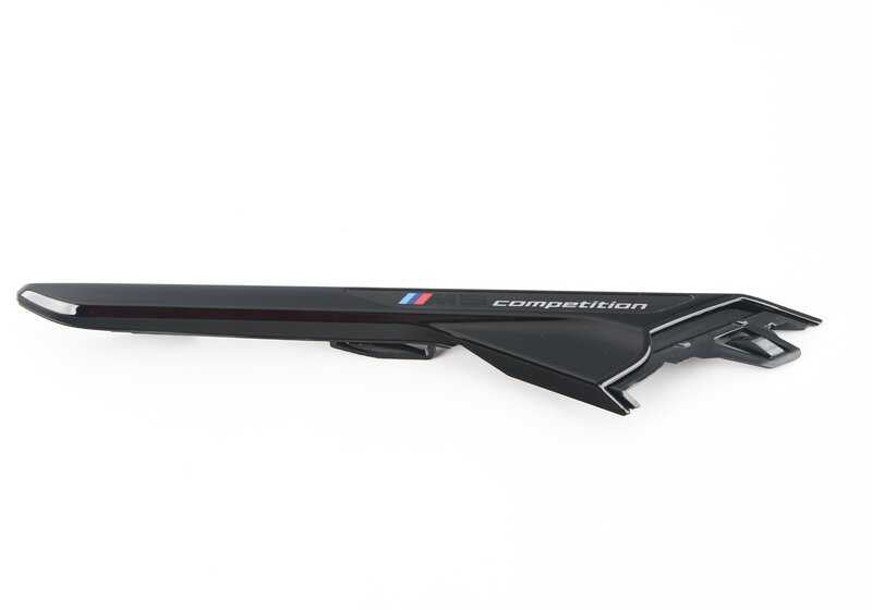 Toma de aire lateral derecha OEM 51138082384 para BMW F90. Original BMW.