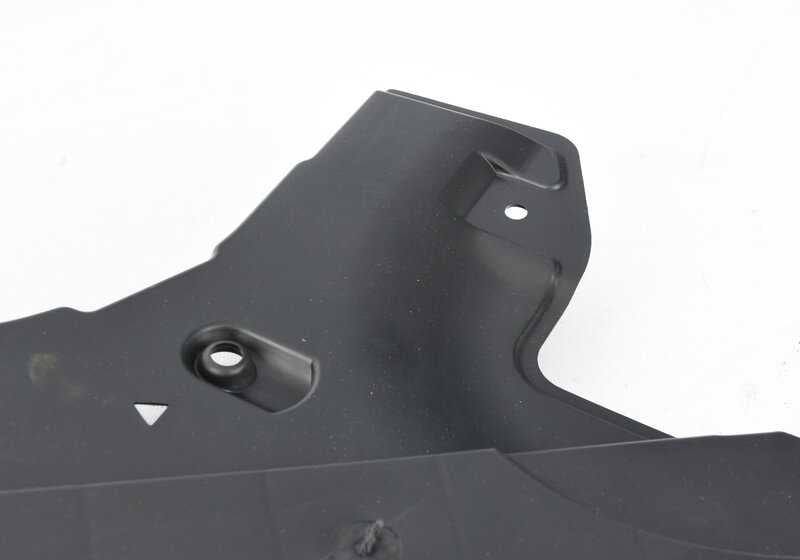 Cubierta inferior del depósito derecha OEM 51758060104 para BMW F91, F92, F93. Original BMW.