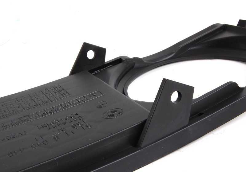 Rejilla lateral izquierda OEM 51118045449 para BMW E82, E88. Pieza original BMW. Ideal para sustituir parte lateral del paragolpes delantero.
