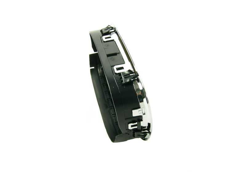 Chrome Right Decorative Rack OEM 51138184532 pour BMW E39 535i et 540i. Compatible avec les modèles fabriqués entre 1996 et 2003. BMW original.