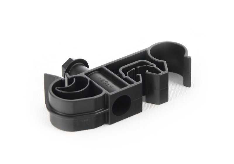 Soporte cable batería B+ OEM 61136935327 para BMW E81, E82, E87, E88, F20, F21, F22, G42, G87, E90, E91, E92, E93, F30, F31, F34, F35, G20, G21, G28, G80, G81, F32, F33, F36, F82, G22, G23, G26, G82, G83, E84, E89, I01, I12, I15, I20. Original BMW.